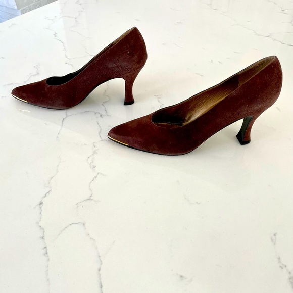 Stuart Weitzman Suede Pumps - Picture 3 of 6